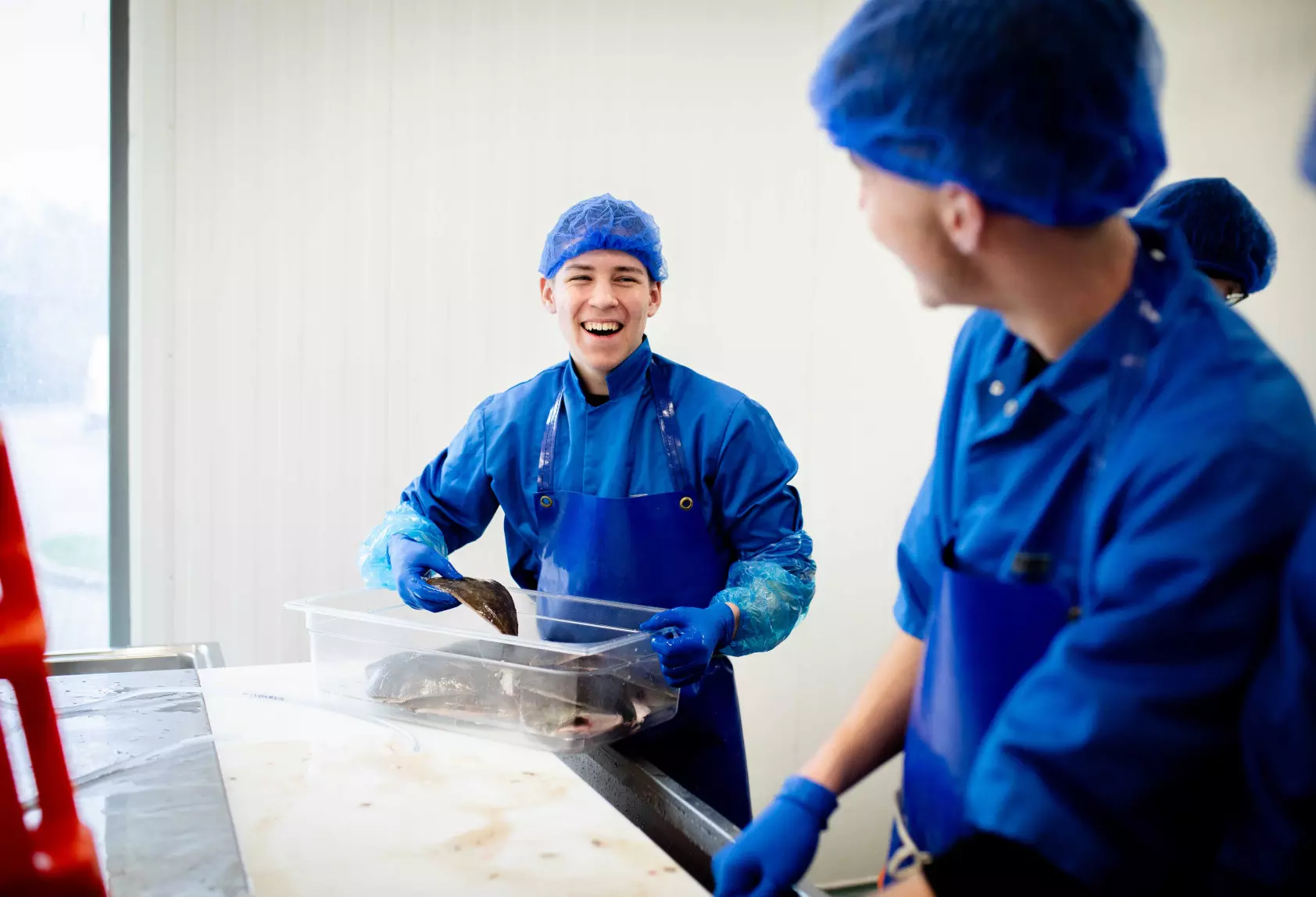 Medewerker versindustrie