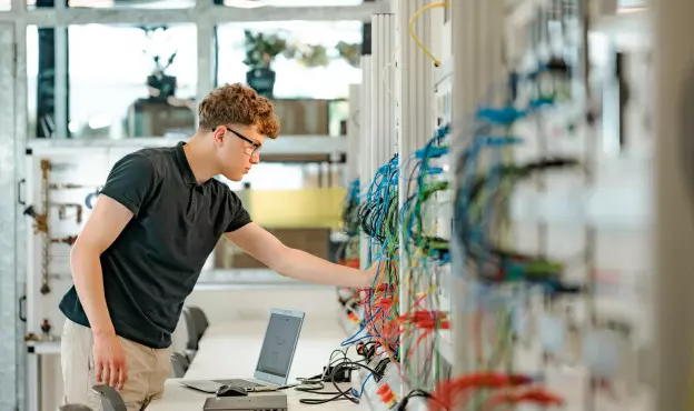 Technicus elektrotechnische installaties in de gebouwede omgeving