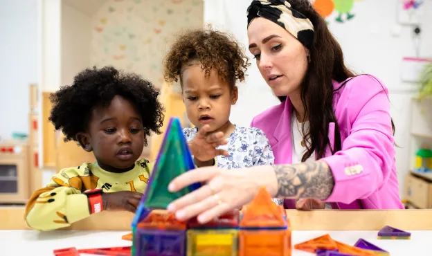 Kinderopvang pedagogiek Firda voor Volwassenen spelend leren