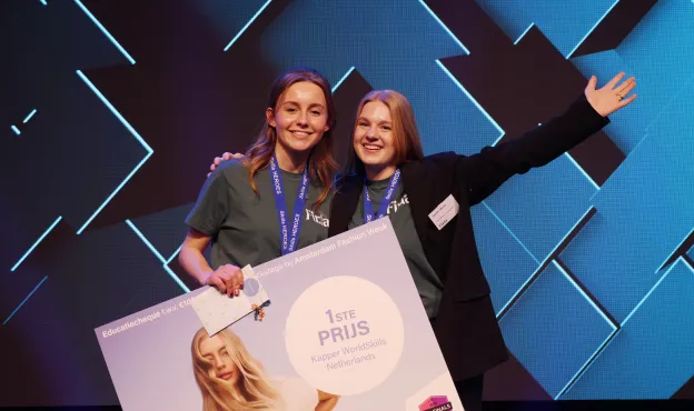 Anouk van der Meer en Anouk Adema winnen goud
