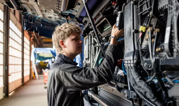 Basistechnicus bedrijfsauto's bij Firda