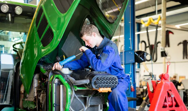 basistechnicus mobiele werktuigen bij Firda Heerenveen