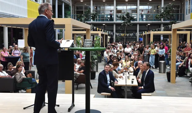 Minister Eppo Bruins
