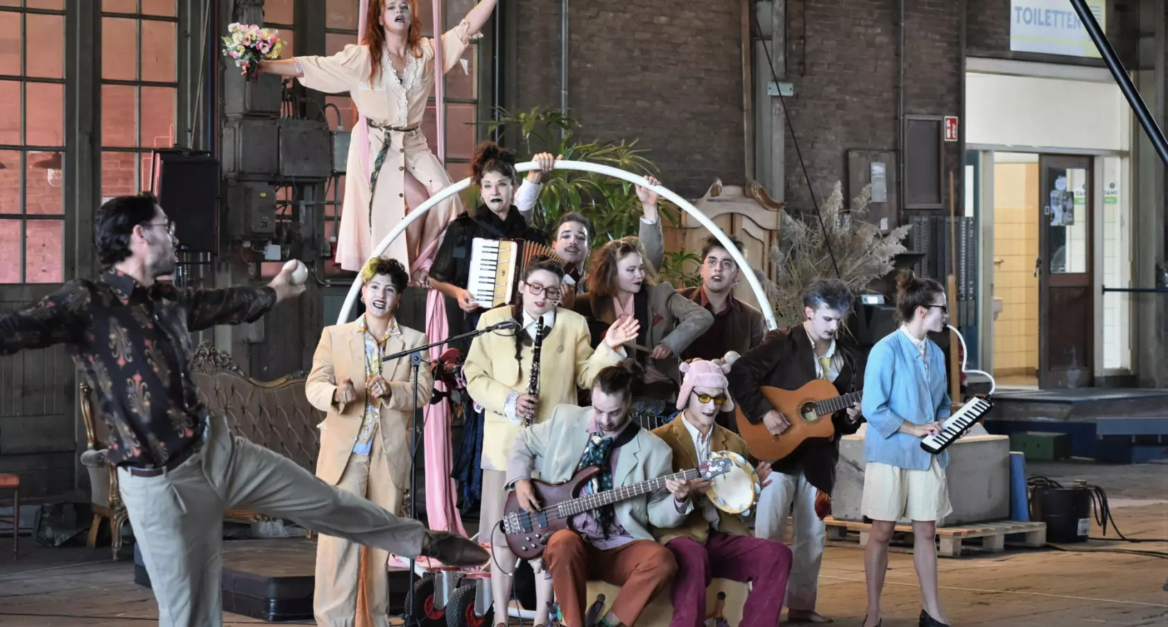 Circus voorstelling Bislacco voor Firda-studenten