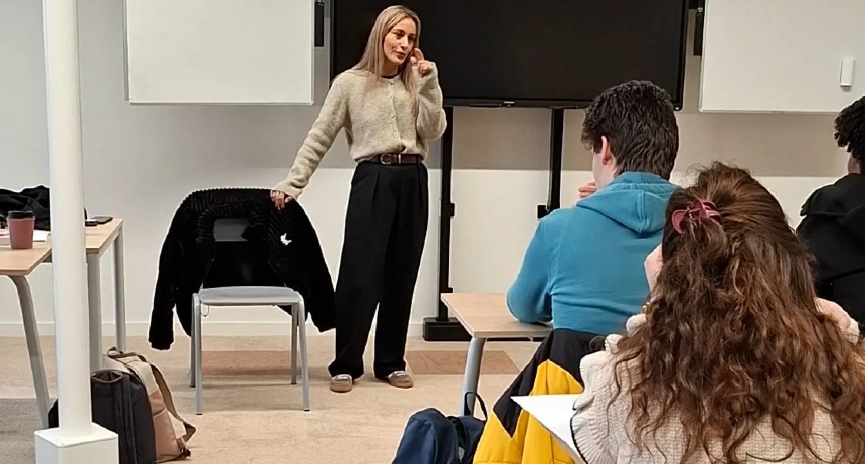 Dilan Yurdakul in gesprek met studenten
