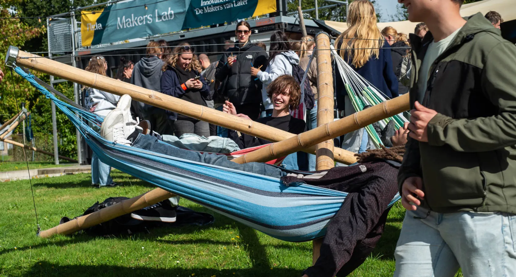 studenten op het festivalterrein